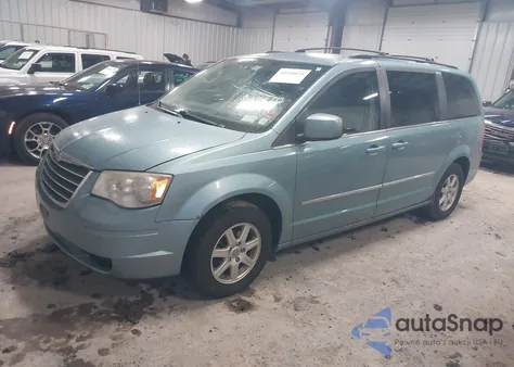 2010 Chrysler Town & Country Touring z USA, uszkodzony, nr VIN 2A4RR5D12AR428246